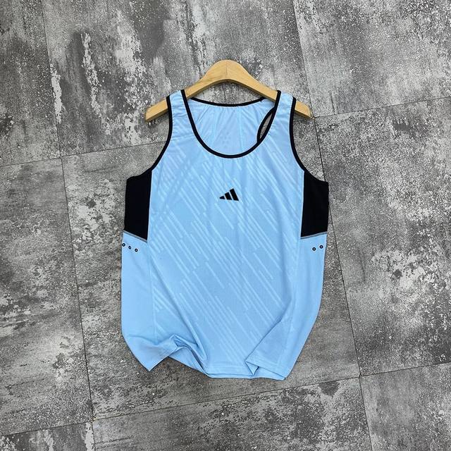 Adidas Basic Quick-Drying Outdoor Vest This year's super popular cross vest, the