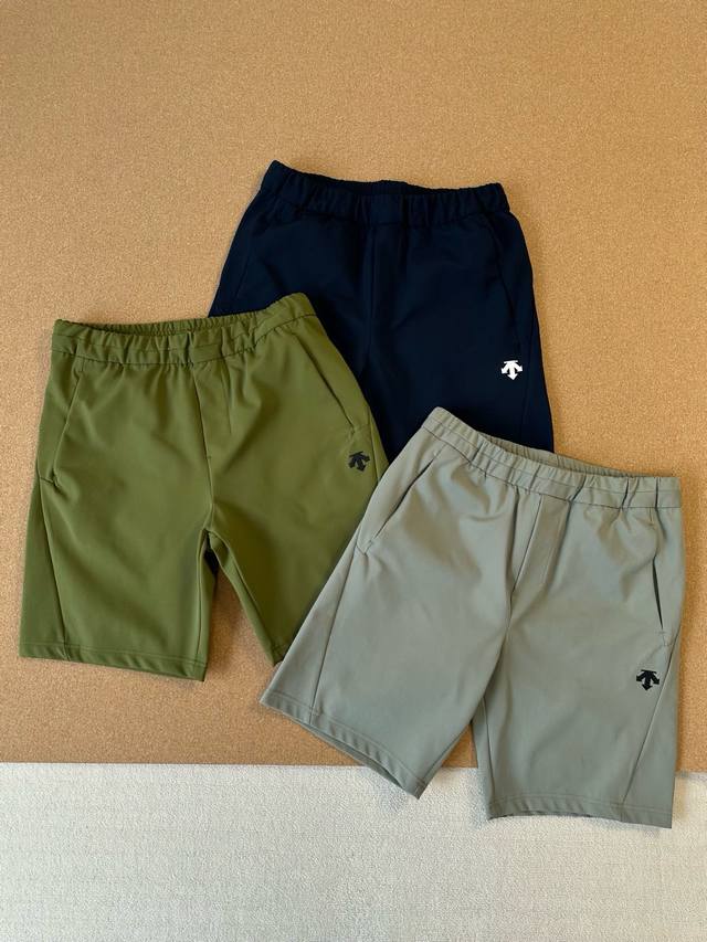Descente 3D Silicone Lightweight Soft Woven Shorts Color: Navy Blue Army Green L