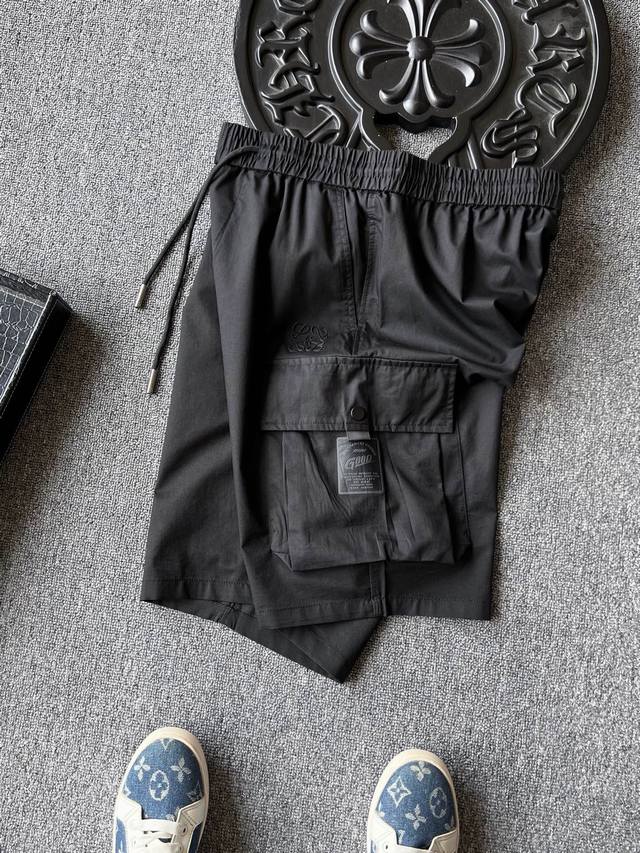 Top new shorts! Popular item! Loewe's new cargo shorts! Hang Lung is selling the