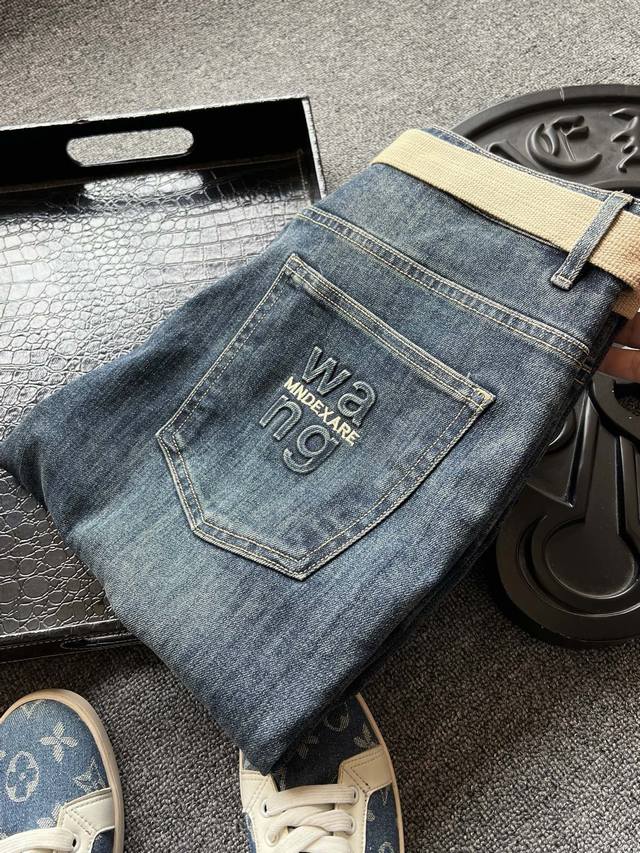 The top counter offers a belt! Popular item! Alexander Wang