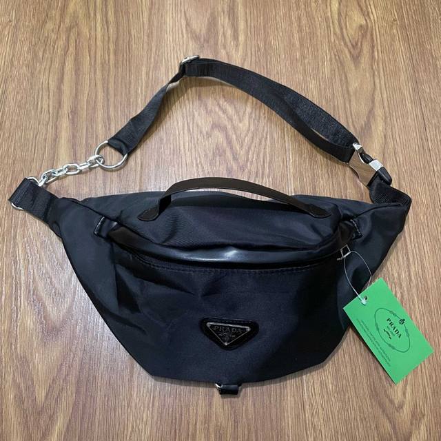 Prada triangle metal logo shoulder bag messenger bag waist bag Color: Black Size