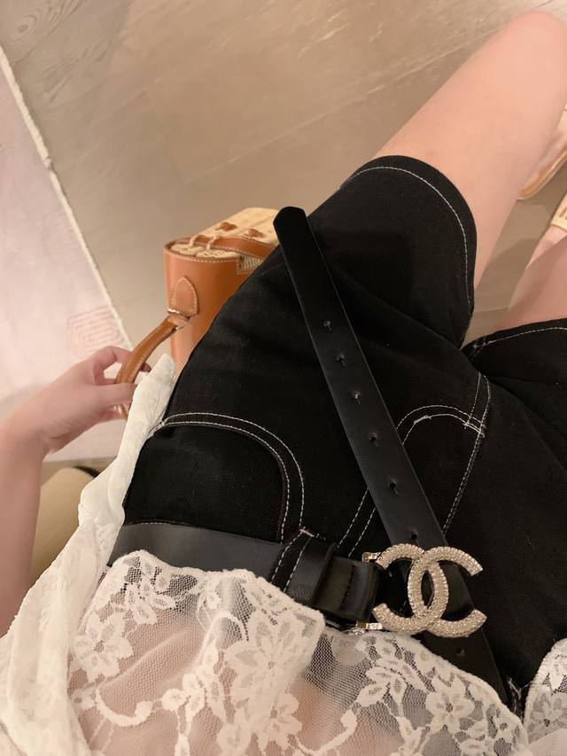 New arrival Chanel vintage denim shorts, with belt Color: Blue Size: Sml S size