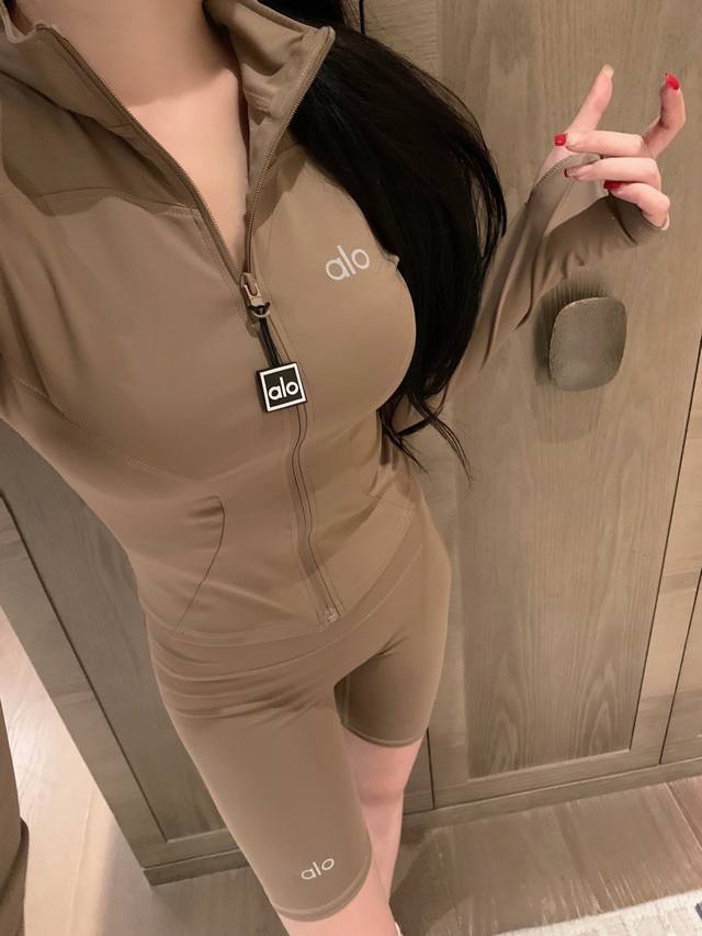 New jacket and pants Alo yoga suit recommendation This new yoga suit is really h