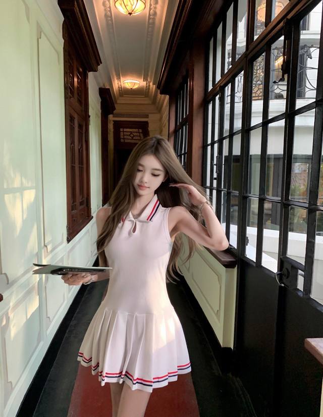 New arrival Golf dress Heart-beating The contrasting red and blue stripes on the
