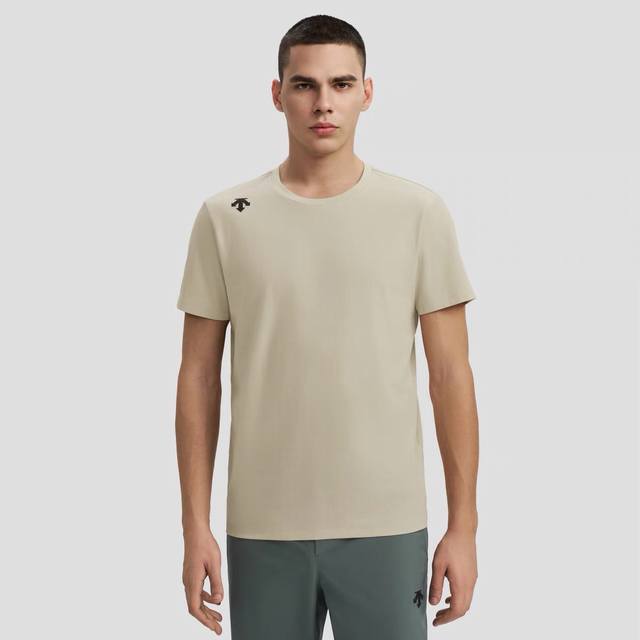 2025Descente Comprehensive Training Sports Fitness Men's Uniform Refreshing Cot