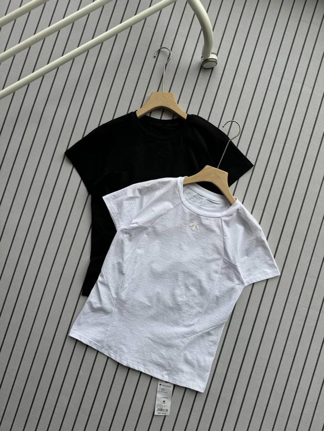 Descente Women's Tough Breathable Short-sleeved T-shirt is made of 280g of custo