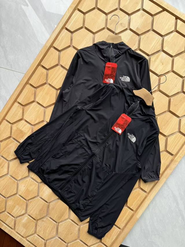 Lightweight, strong protection The North Face skin jacket, all-weather armor for