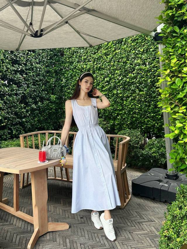 Miumiu Miu Miu letter embroidered waist elastic sleeveless dress Style number: 2