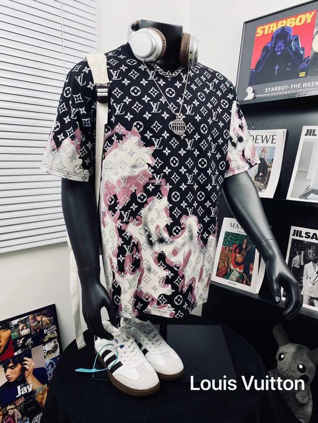 Louis Vuitton donkey full print jacquard fire cloud popular men and women casual