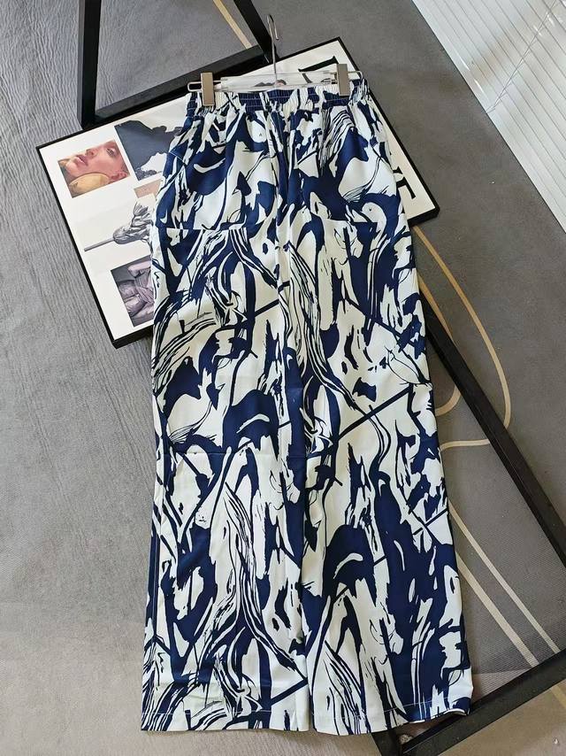 Lululemon Swift Wide Leg The famous blue and white porcelain floral pants As a f