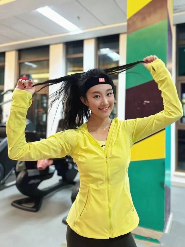 Yellow Lululemon skin protection clothing sun protection clothing cuffs logo let