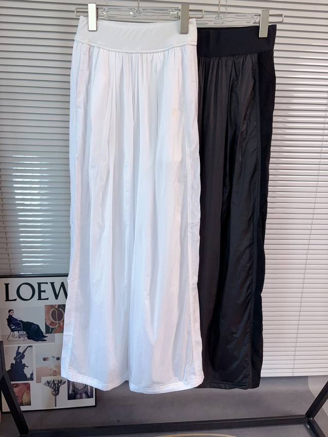 Lulu tennis pants are back in two colors Lulu is so amazing, it's no exaggeratio