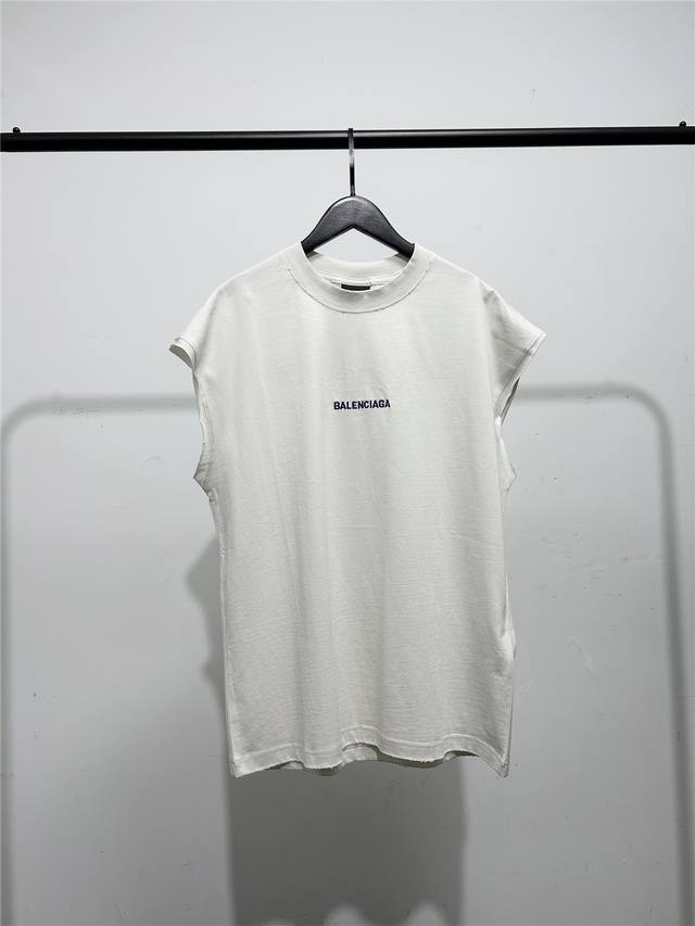 Vest, vest, vest! High version, very good quality! Balenciaga slightly ripped ve