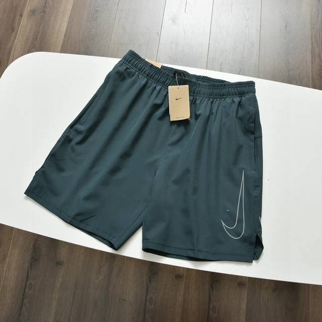 New Nylon ice silk air-conditioning shorts can cool you down by 5 degrees. Hook