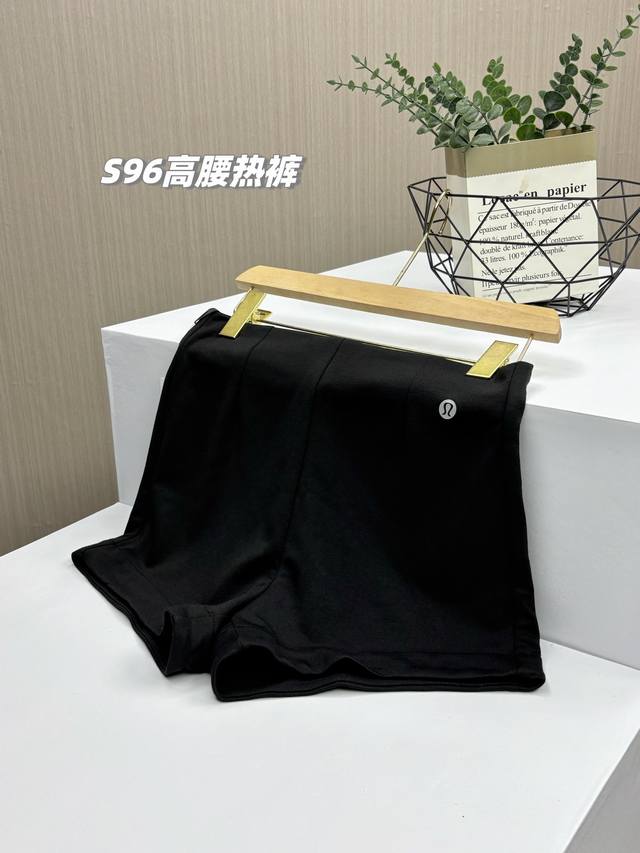 package, 2 pairs in a pack! Extremely classic black shorts, Lululemon's latest w