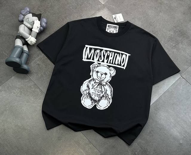 The trendy brand Moschino bear short-sleeved T-shirt is loose and has a slim fit