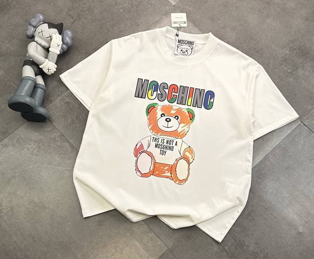The trendy brand Moschino bear short-sleeved T-shirt is loose and has a slim fit