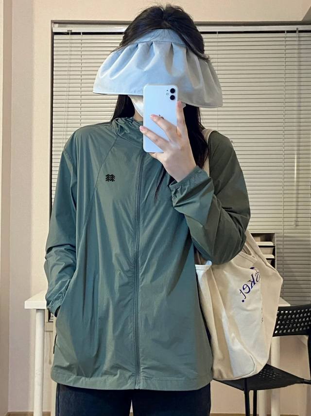 Kolon Sport's new summer hooded cardigan sun protection clothing is made of ligh