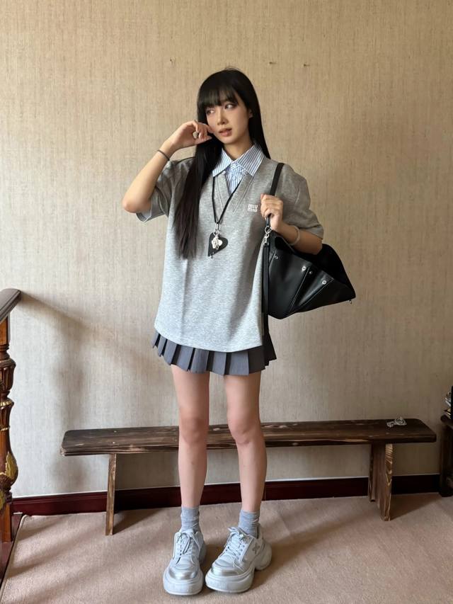 Miumiu Miu Miu Unlock the high-end feeling of summer Miumiu style fake two-piece