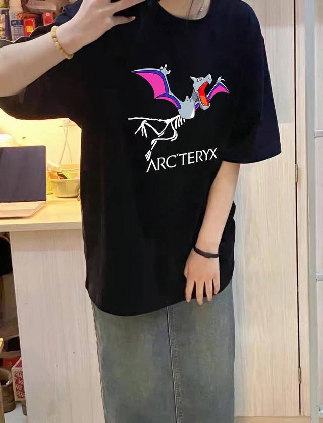 Arc'Teryx Bat Round Neck Short Sleeve Half Sleeve T-shirt The fabric is made of