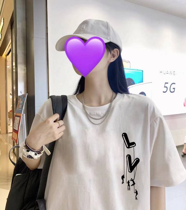 Louis Vuitton Lv Louis Vuitton Swinging Round Neck Short Sleeve Half Sleeve T-sh