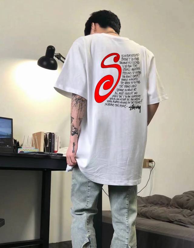 Stussy red S round neck short sleeve half sleeve T-shirt The fabric is made of 2