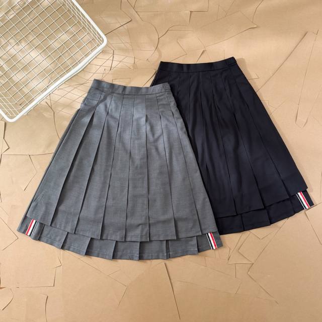Tb classic short front and long back slit long skirt D16 Thom Browne.Tb classic