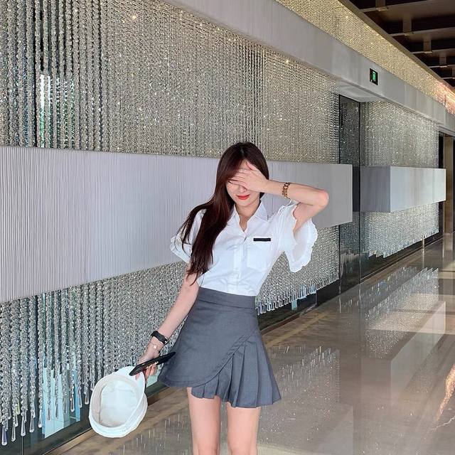 Tb irregular pleated skirt D03 Thom Browne. Thom Browne genuine original Tb twil