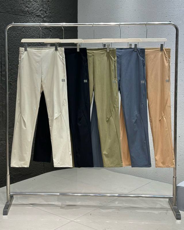 Kolon Sport Men's Outdoor Casual Pants Travel Water-Repellent Soft Shell Pants B