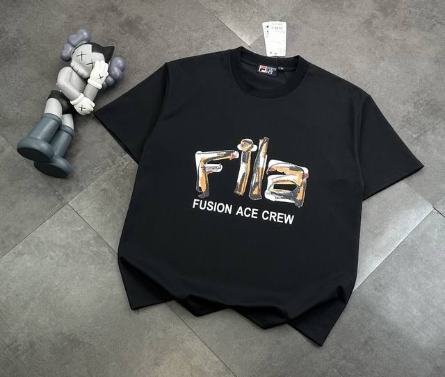 The same short-sleeved shirt as the official website of the trendy brand Fila! T