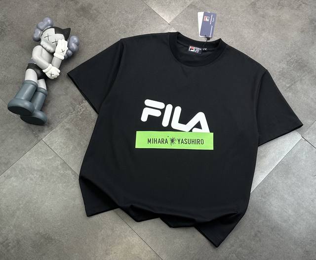 The same short-sleeved shirt as the official website of the trendy brand Fila! T