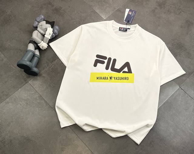 The same short-sleeved shirt as the official website of the trendy brand Fila! T