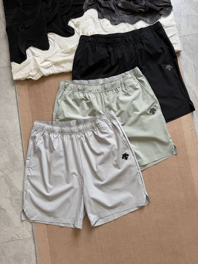 Descente High-Performance Fashion Urban Sports Leisure Quick-Drying Shorts Made