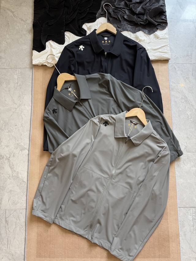 Descente three-color men's ice-feeling stretch lightweight jacket The fabric is