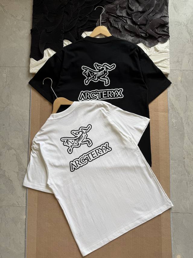 Arc'teryx Arc'teryx back stroke logo print short sleeve T-shirt - The fabric is
