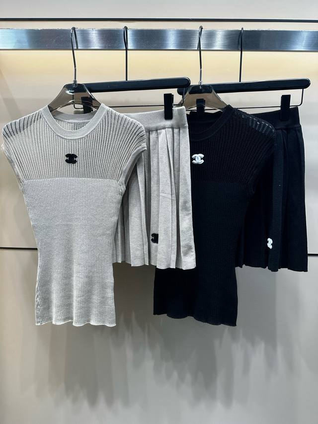 Chanel Chanel 3D Double C Hollow Splicing Vest Skirt Knitted Set Style No.: 2567