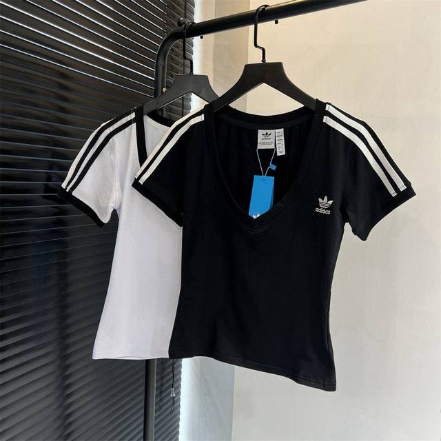 Adidas Adidas Trefoil Logo Embroidered Three-Bar Ribbon Large V-Neck Short Sleev