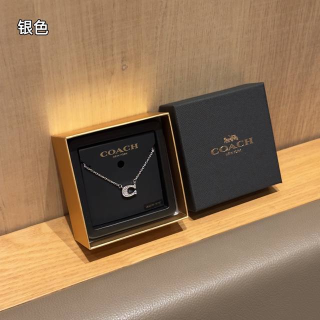 Coach necklace is really crazy, it is really beautiful. The workmanship is very