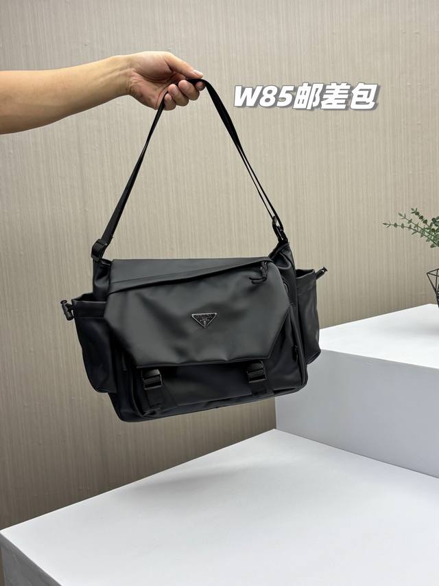 High-end and classy! Prada's latest 2025 water-repellent one-shoulder messenger