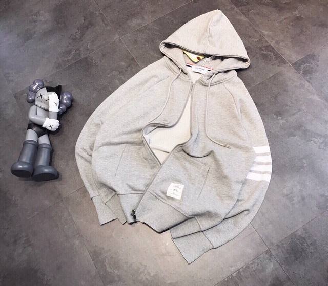 Original trend ~ Tb zipper hooded sweatshirt is too classic style, it is really