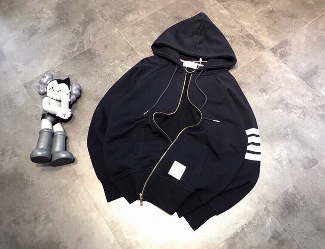 Original trend ~ Tb zipper hooded sweatshirt is too classic style, it is really