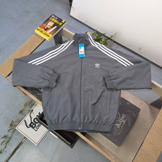 New Model No.: Dg25608 2025 new Adidas classic embroidered clover casual couple