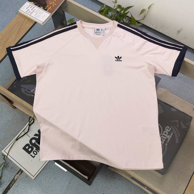 New arrival Model number: Dg6689 2025 new Adidas classic three-stripe embroidere