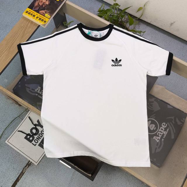 New arrival Model number: Zz7018 2025 new Adidas classic trefoil three-stripe em