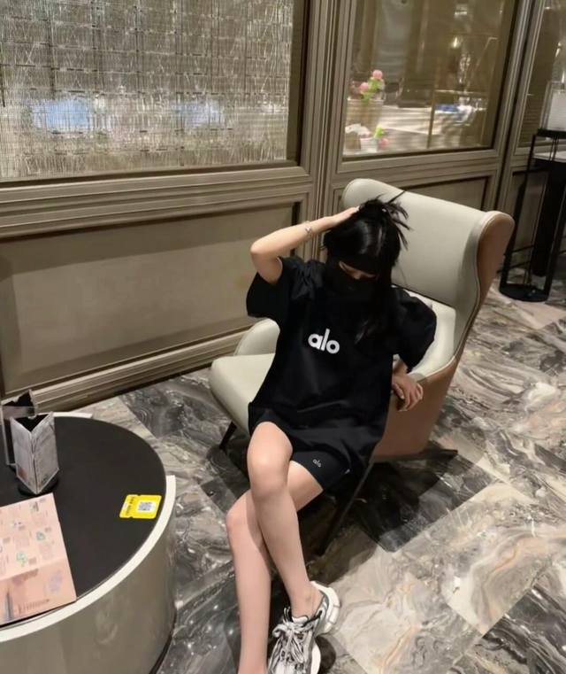 New arrival! Alo thick plate letter print couple short sleeve T! Loose version!