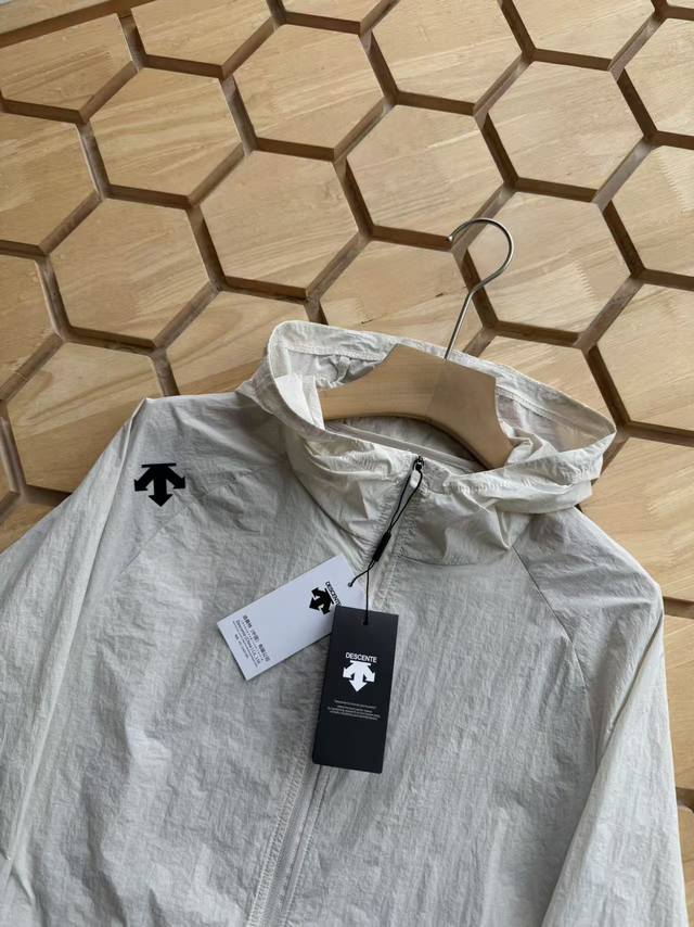Descente men's outdoor style, new summer couple style breathable quick-drying ic