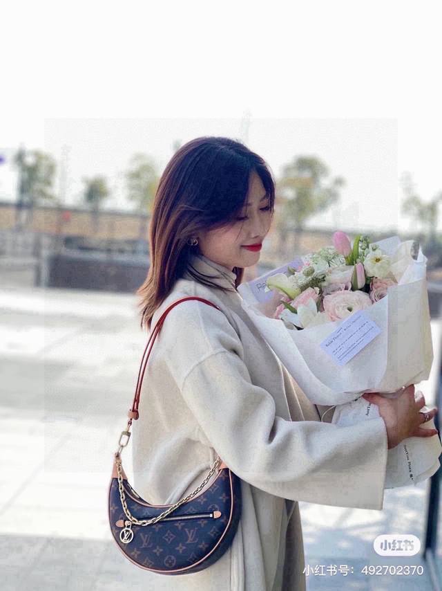 Lv Loop Moon Bag has become famous since its debut in the early spring fashion s