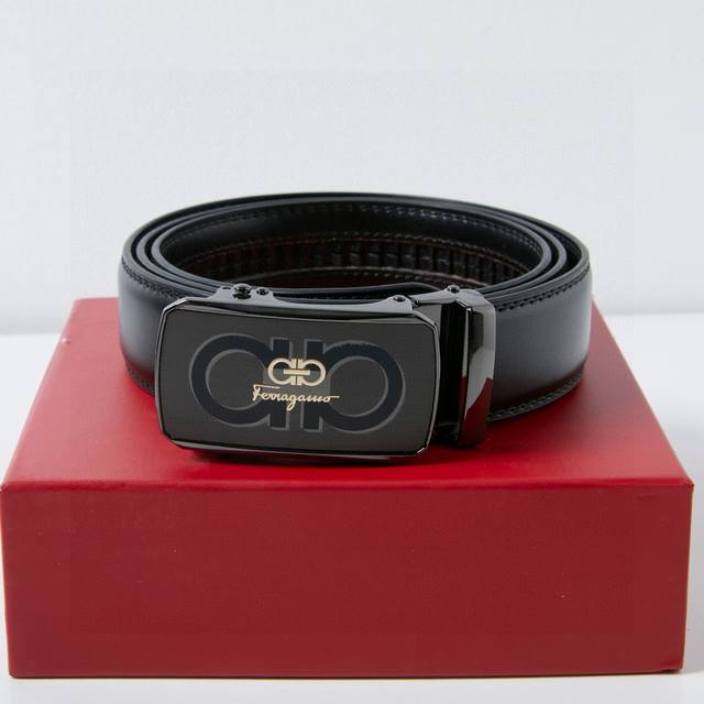 The latest model of Ferragamo, the frosted buckle is really super good-looking.