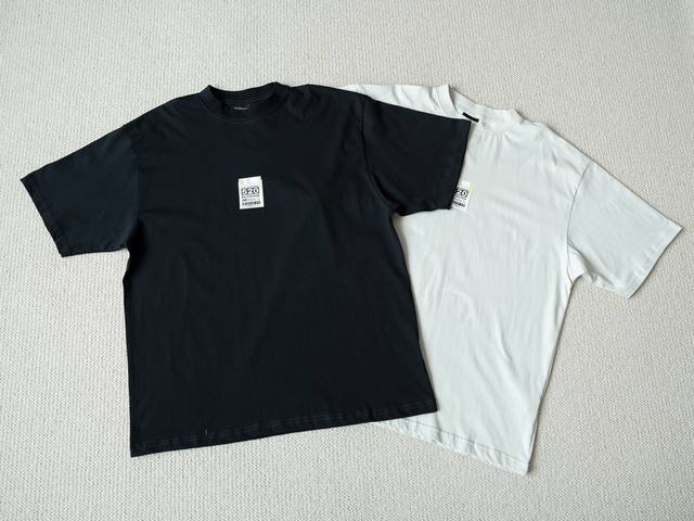 Top limited edition Balenciaga Parisian family Ss25 holiday limited edition lett