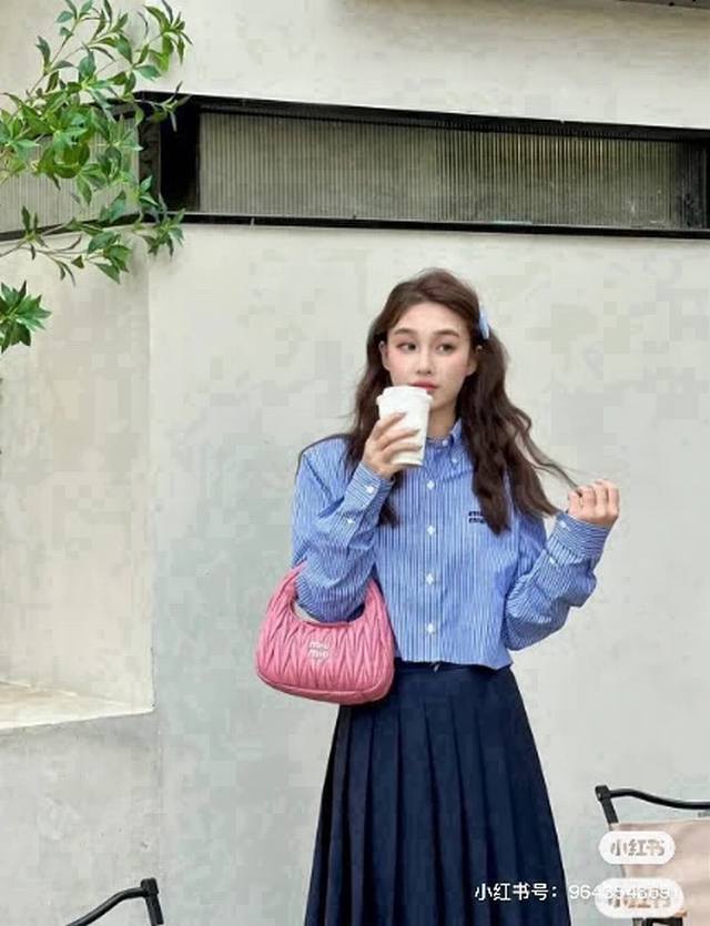 Miumiu Hand-held Pleated Hobo Underarm Bag Are you stunned by its beauty! Sold t